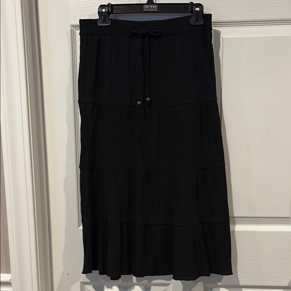 Sag Harbor Dresses & Skirts - Sag Harbor Black Tiered Midi Skirt with Drawstring